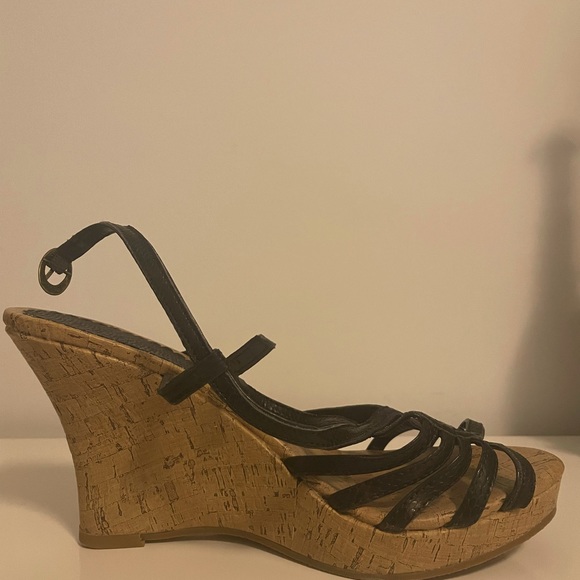 Le Chateau cork platform sandals with chocolate brown lacing - Picture 2 of 5